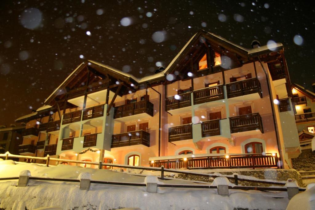 Hotel Residence Dahu Passo del Tonale Ngoại thất bức ảnh